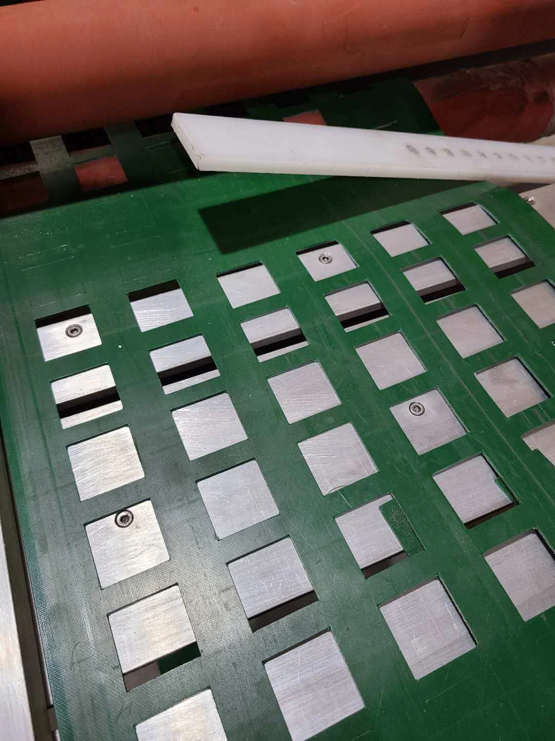 Punzonadora de agujeros ovalados cuadrados redondos de correa de PVC PU de 2000mm de ancho