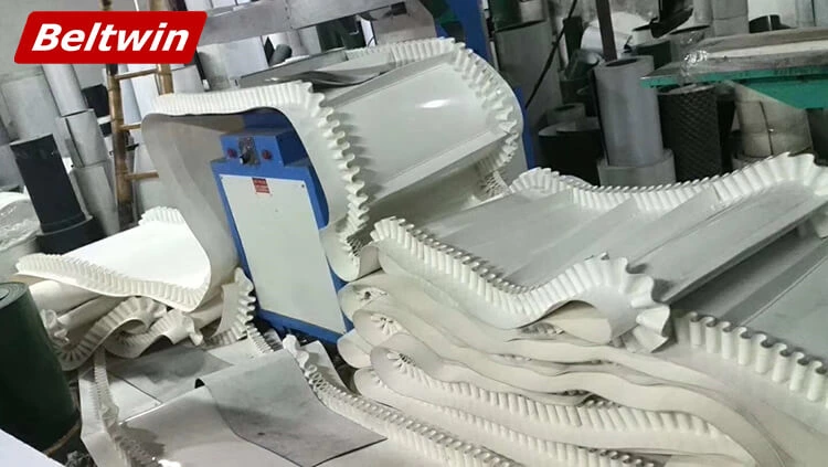 Máquina de soldadura de alta frecuencia de 25KW para cinta de correr, empalme de correa de PVC PU y flanco de soldadura, guía