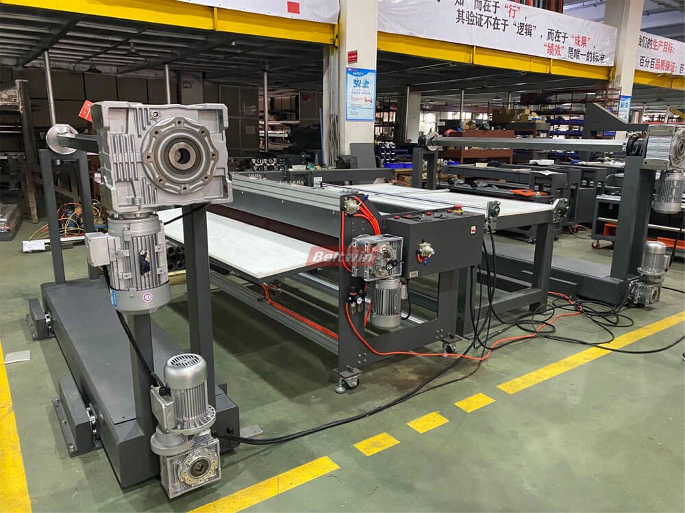 Cortadora de Banda Transportadora con Bobinadora y Rebobinadora con Mesa de Trabajo (versión Europea)