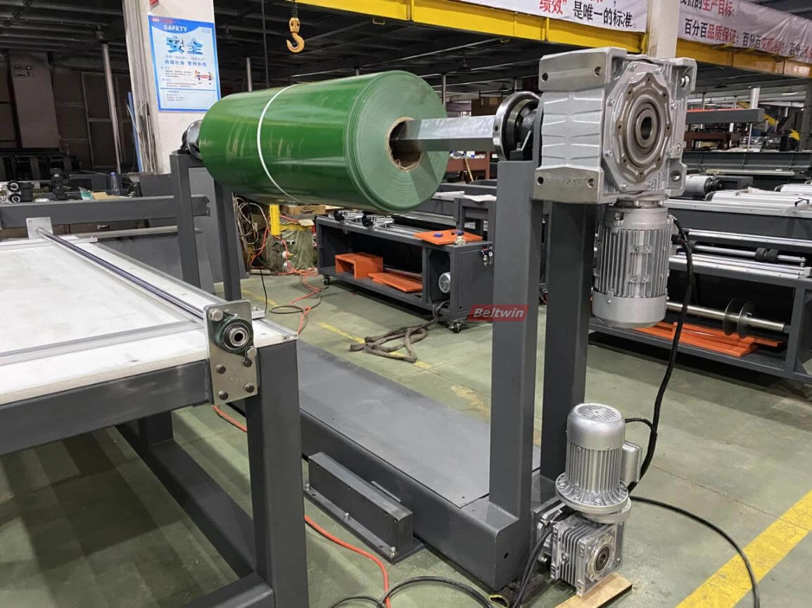 Cortadora de Banda Transportadora con Bobinadora y Rebobinadora con Mesa de Trabajo (versión Europea)