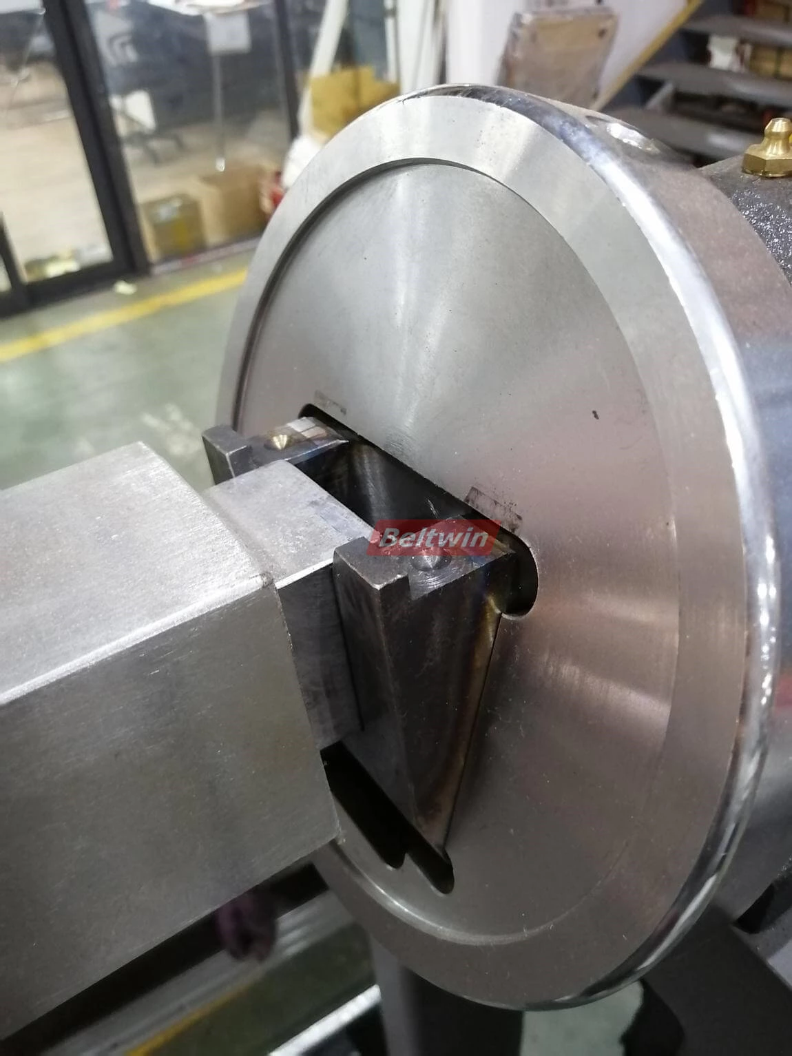 Cortadora de Banda Transportadora con Bobinadora y Rebobinadora con Mesa de Trabajo (versión Europea)