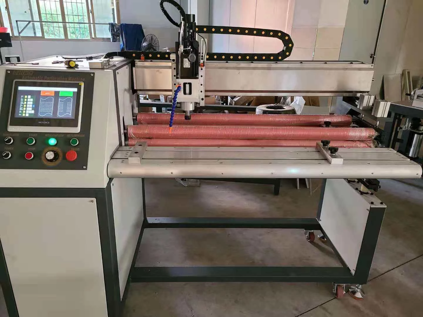 Máquina perforadora de cinta transportadora de caucho EP Perforación de agujeros