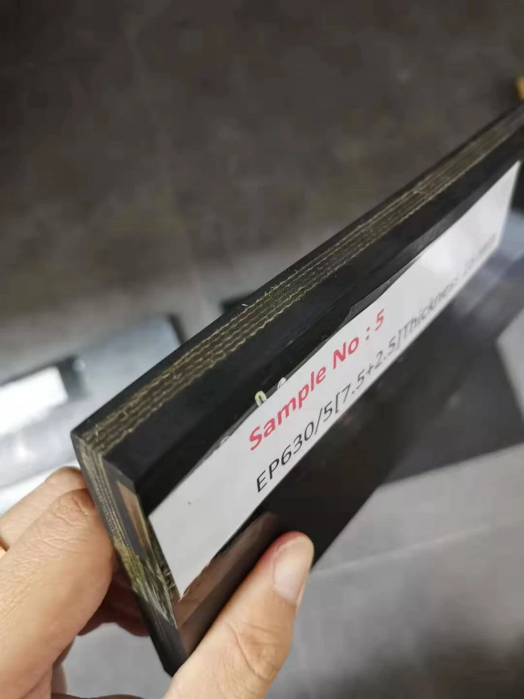 Máquina perforadora de cinta transportadora de caucho EP Perforación de agujeros