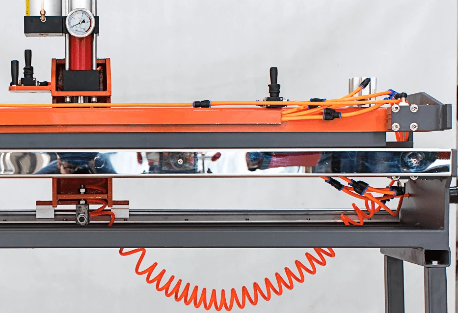 Troquelador de dedos Neumática para Banda PVC/PU  TA1000-2100