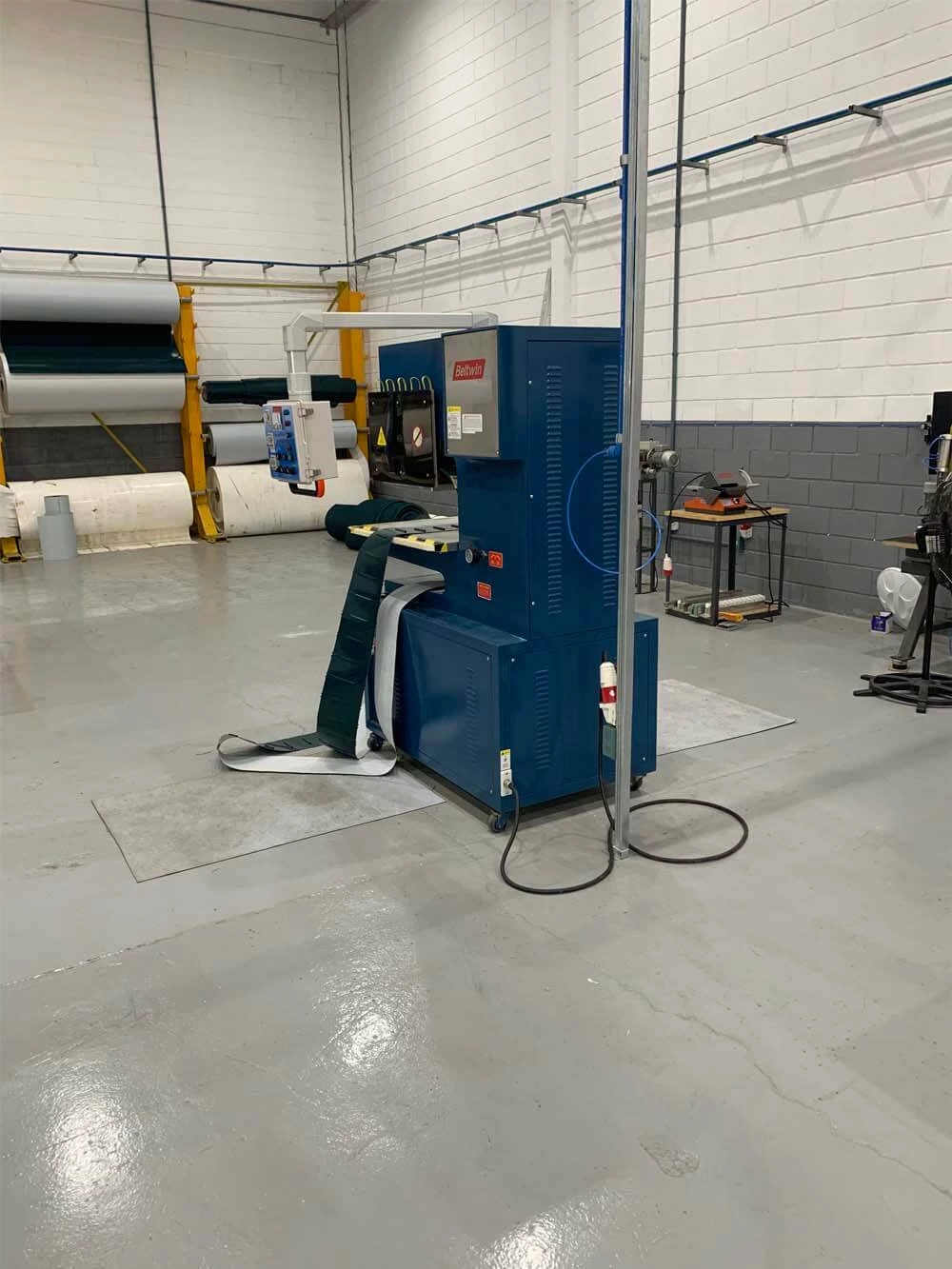 QA-1000 Máquina de soldadura por alta frecuencia para soldadora de banda, guía de V, pared lateral