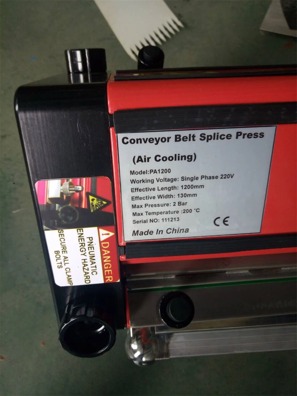 Entrega 2 PCS Prensa de refrigeración por aire PA1200 para unir correas de PVC/PU