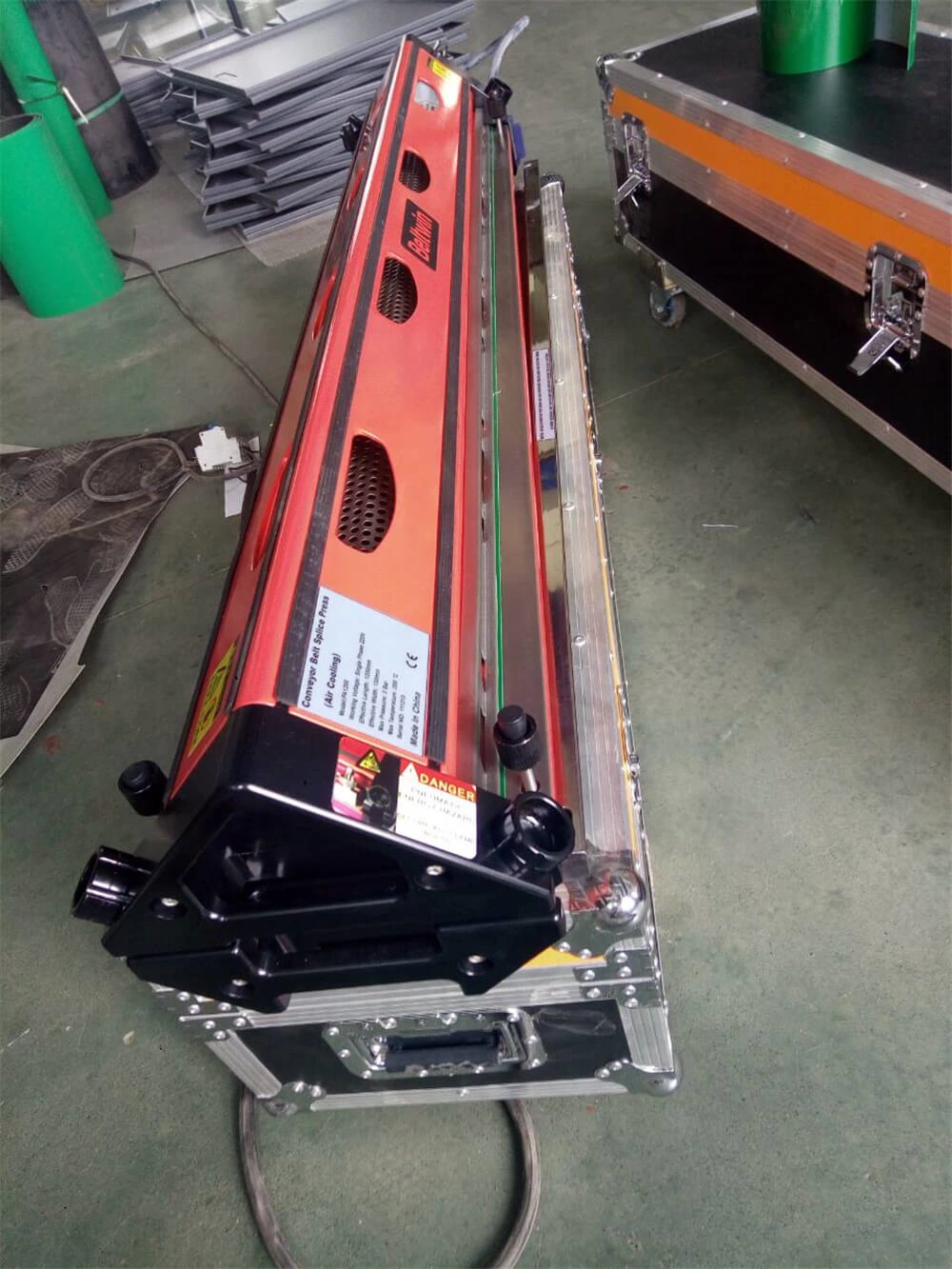 Entrega 2 PCS Prensa de refrigeración por aire PA1200 para unir correas de PVC/PU