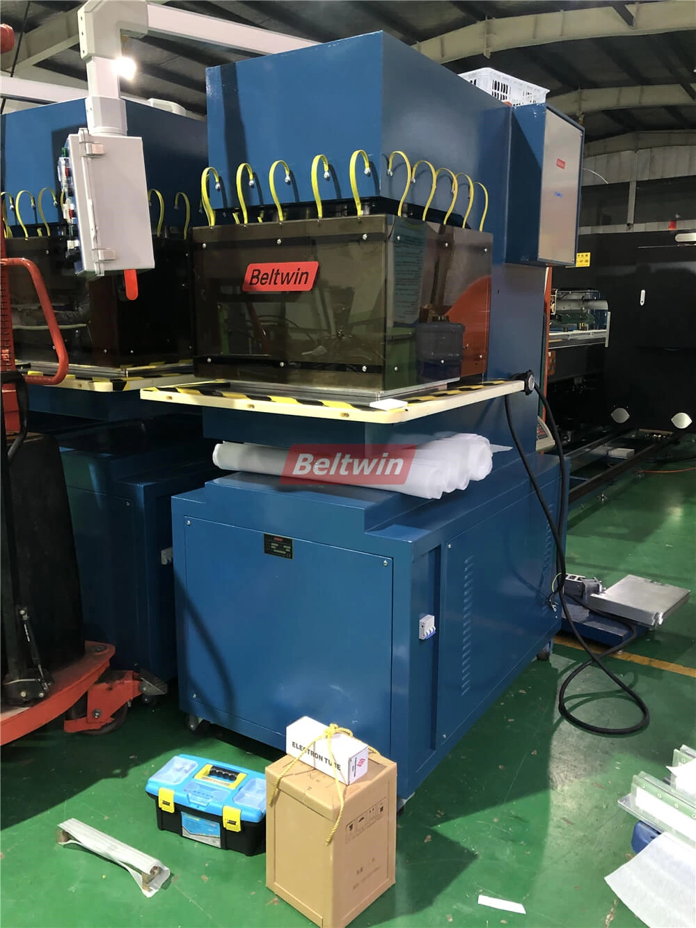 Entrega de máquina de alta frecuencia de 12KW en febrero de 2020