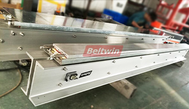 Entrega de prensa de refrigeración por agua Beltwin 3400x150 mm a Colombia, longitud efectiva: 3200 mm