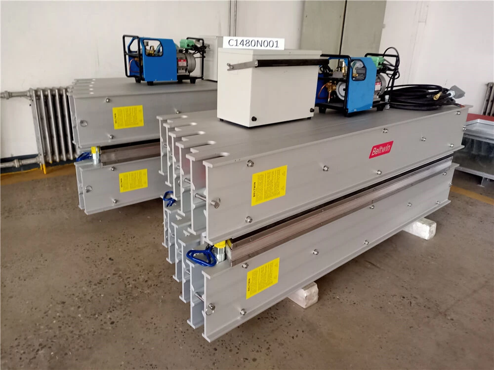 Entrega Dos conjuntos de vulcanizador DSLQ-S 870x2100 mm a EE. UU. (200 PSI, 22 grados, se puede usar para un ancho de banda de 1800 mm)