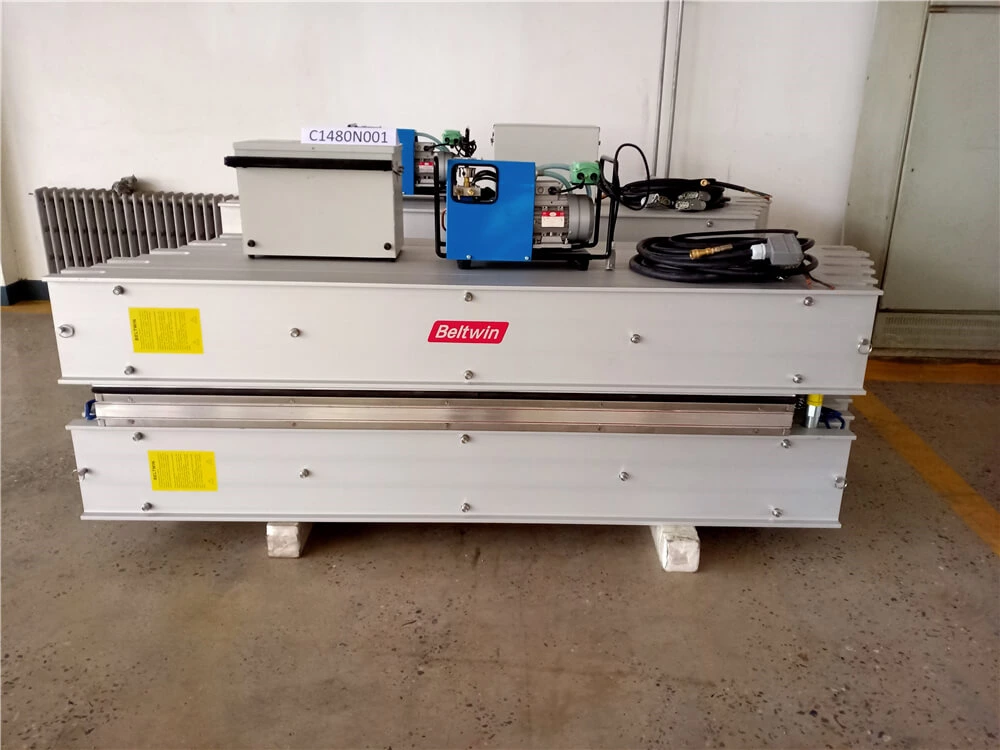 Entrega Dos conjuntos de vulcanizador DSLQ-S 870x2100 mm a EE. UU. (200 PSI, 22 grados, se puede usar para un ancho de banda de 1800 mm)