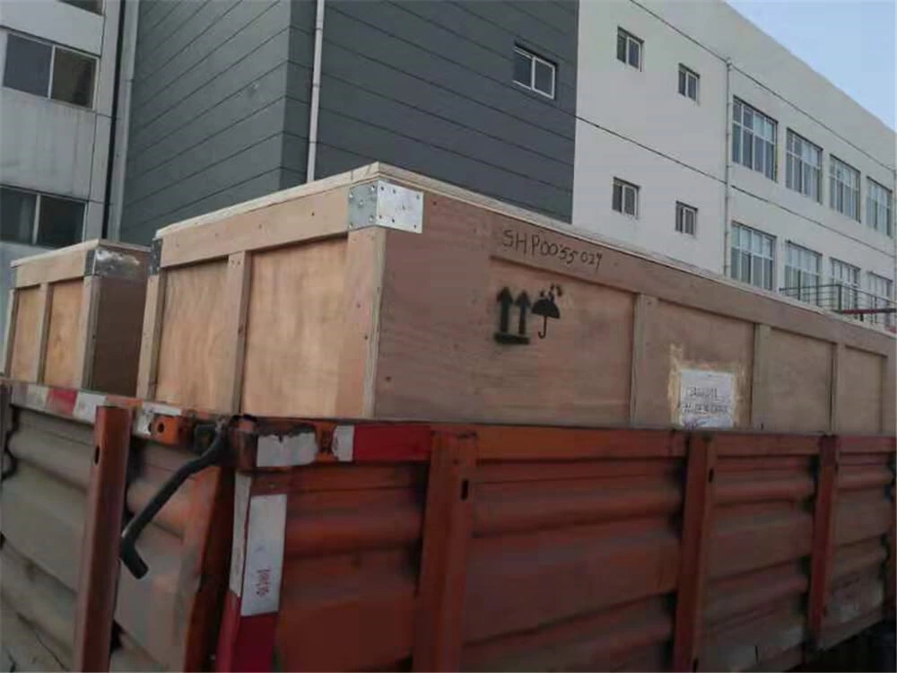 Entrega Dos conjuntos de vulcanizador DSLQ-S 870x2100 mm a EE. UU. (200 PSI, 22 grados, se puede usar para un ancho de banda de 1800 mm)