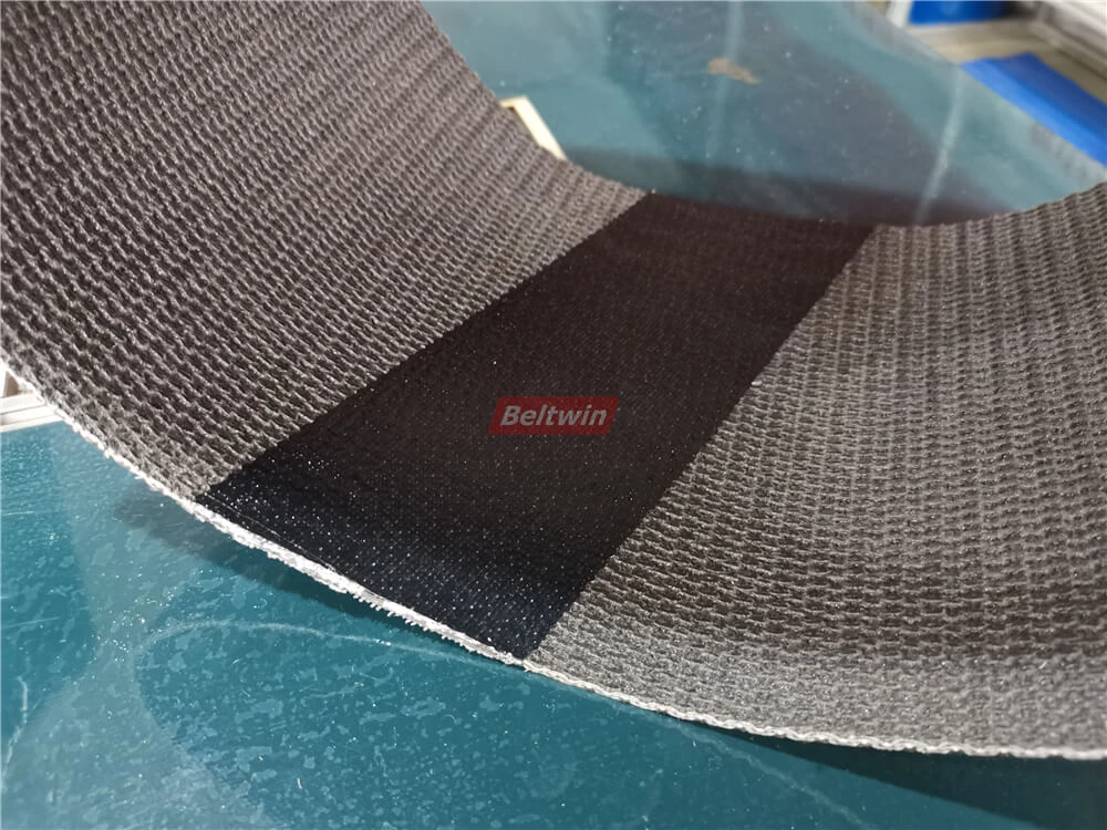 Cómo empalmar una correa de PVK mediante una prensa de refrigeración por aire y una perforadora automática de dedos-1