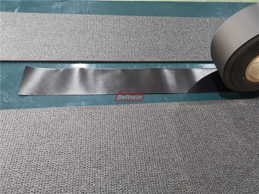 Cómo empalmar una correa de PVK mediante una prensa de refrigeración por aire y una perforadora automática de dedos-1