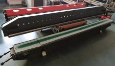 Operación completa de la prensa conjunta caliente de la refrigeración por aire de la correa de la PU del PVC para la correa de la anchura de 3000 milímetros