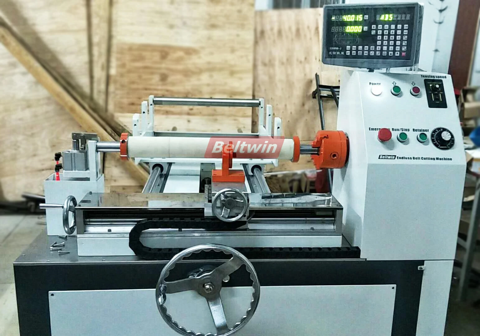 Entrega de la máquina cortadora de banda sin fin Beltwin a Italia