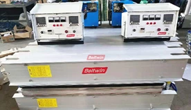 Vulcanizador seccional 1380×1320 con 2 pares de platos calefactores de separación