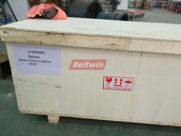 Entrega de máquina de soldadura con guía Beltwin y punzonadora manual a México