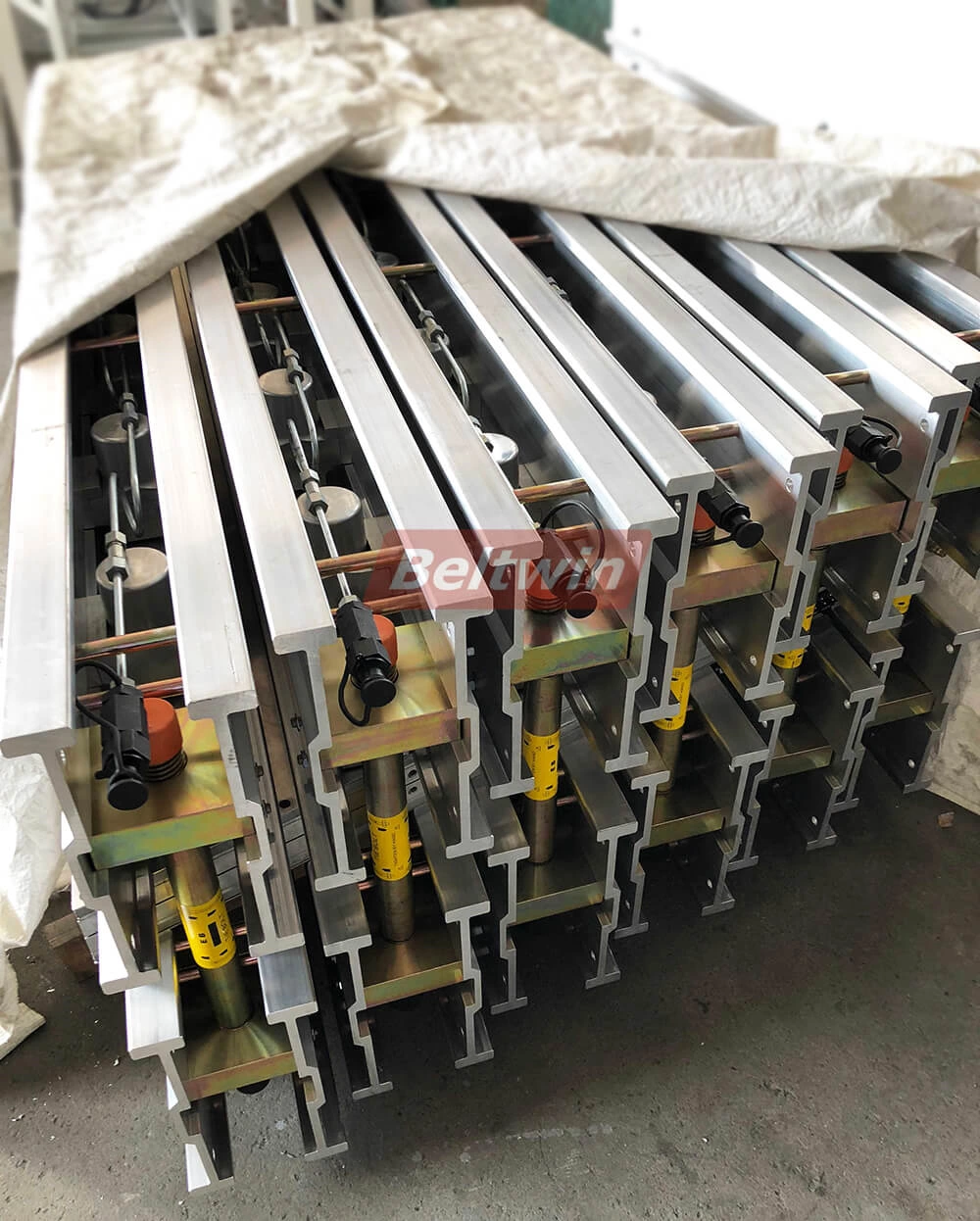 ¡Entrega de vulcanizador de tipo hidráulico Beltwin a Irán!