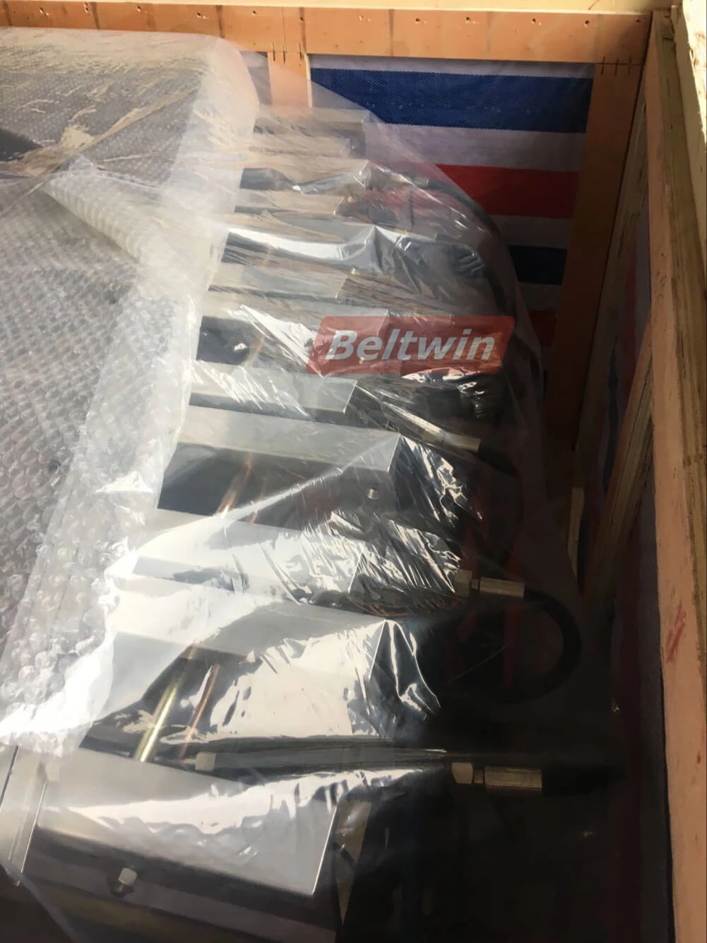 ¡Entrega de vulcanizador de tipo hidráulico Beltwin a Irán!