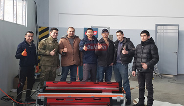 Proporcionar capacitación en equipos para clientes uzbekos
