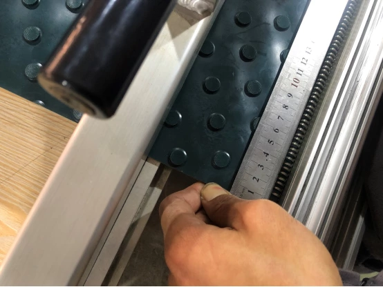 Cómo empalmar una cinta transportadora de pvc con pernos redondos