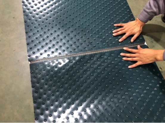 Cómo empalmar una cinta transportadora de pvc con pernos redondos