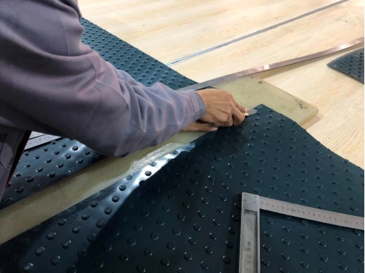 Cómo empalmar una cinta transportadora de pvc con pernos redondos