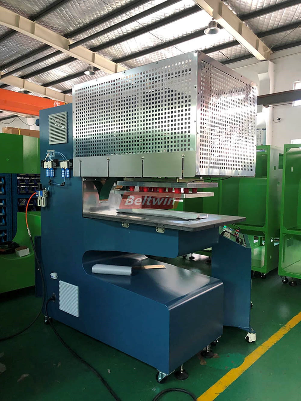 Máquina de Soldadura HF para correa de PU/PVC/guía en V/pared lateral QA-2000