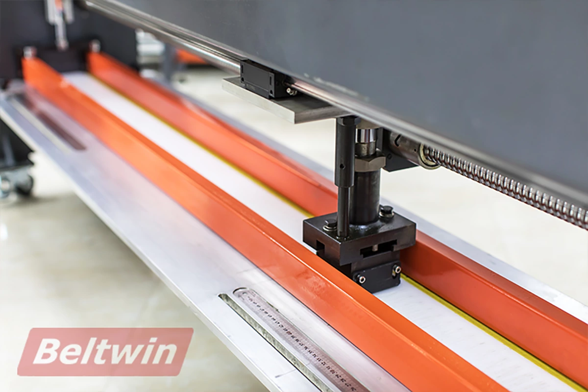 ¿Por qué elegir la perforadora de dedos automática para perforar dedos en cinturones de PVC/PU?