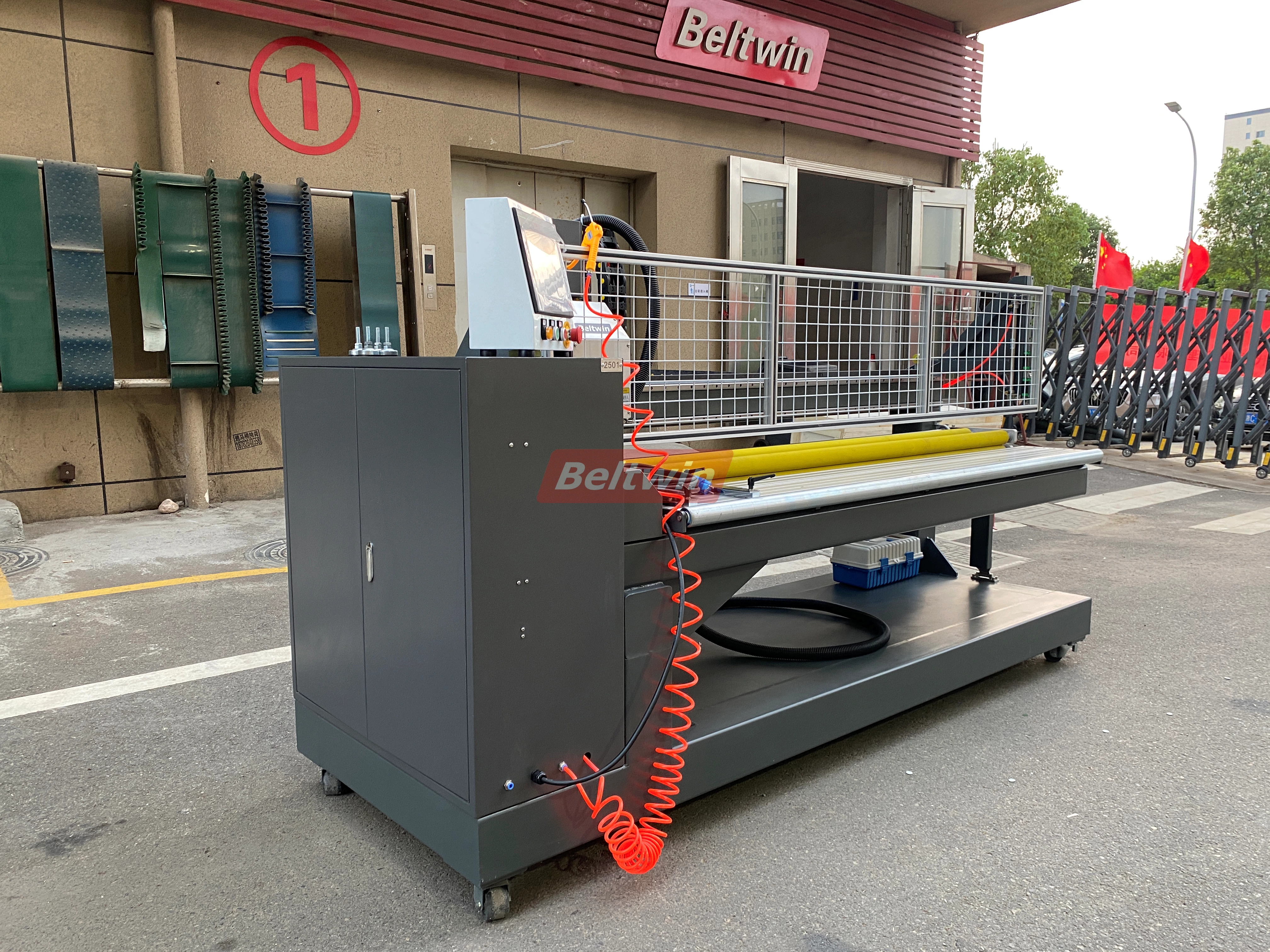 Máquina Perforadora de Banda PVC/PU TD-1000