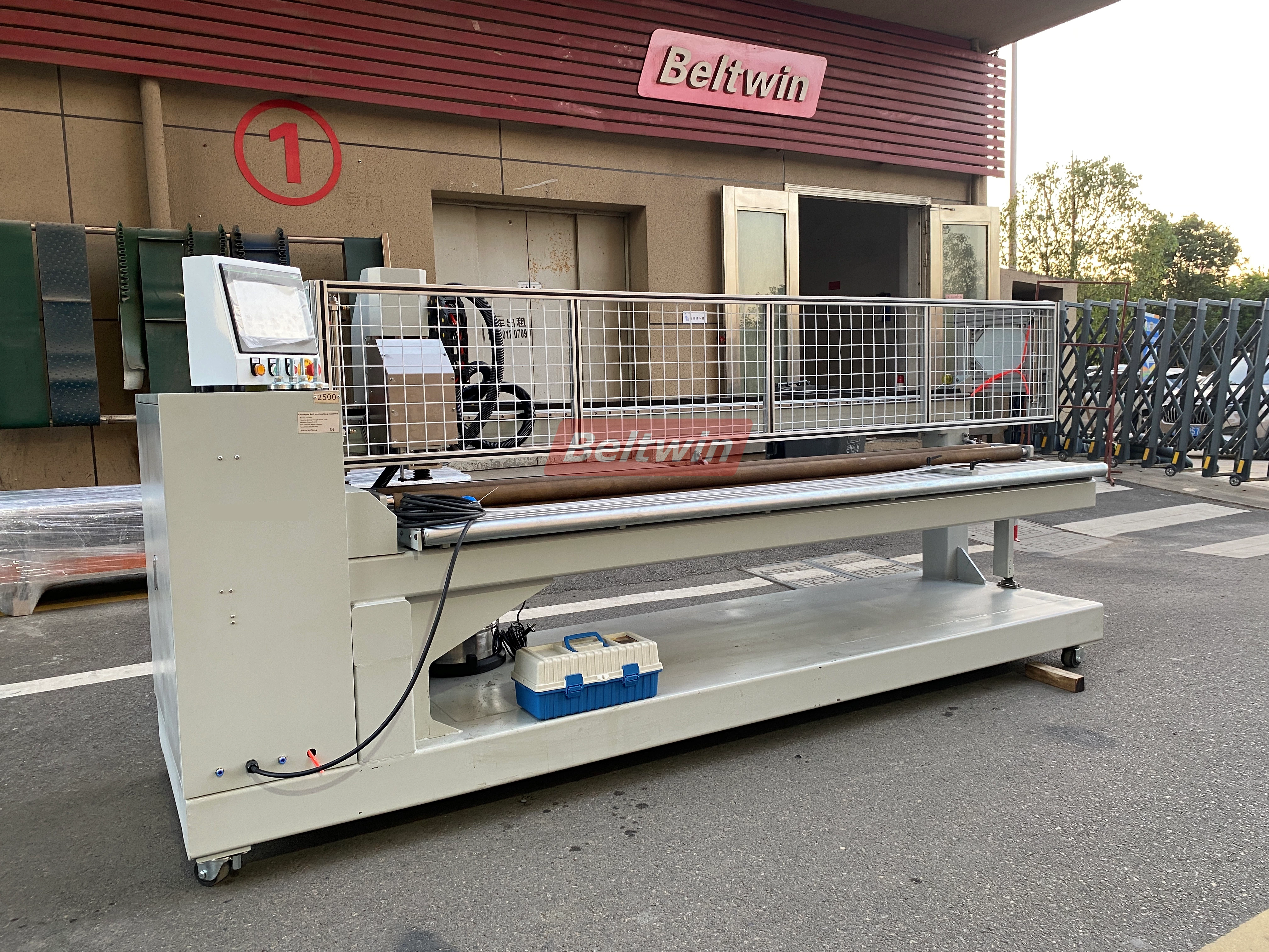 Máquina Perforadora de Banda PVC/PU TD-1000