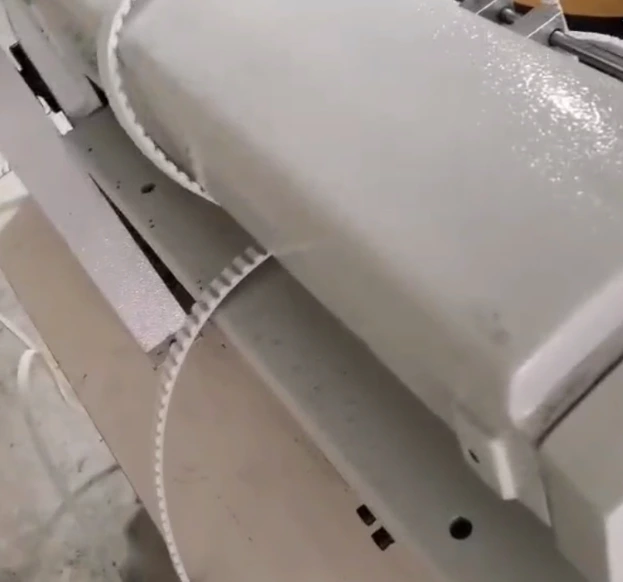 Máquina cortadora de correas de distribución CB500