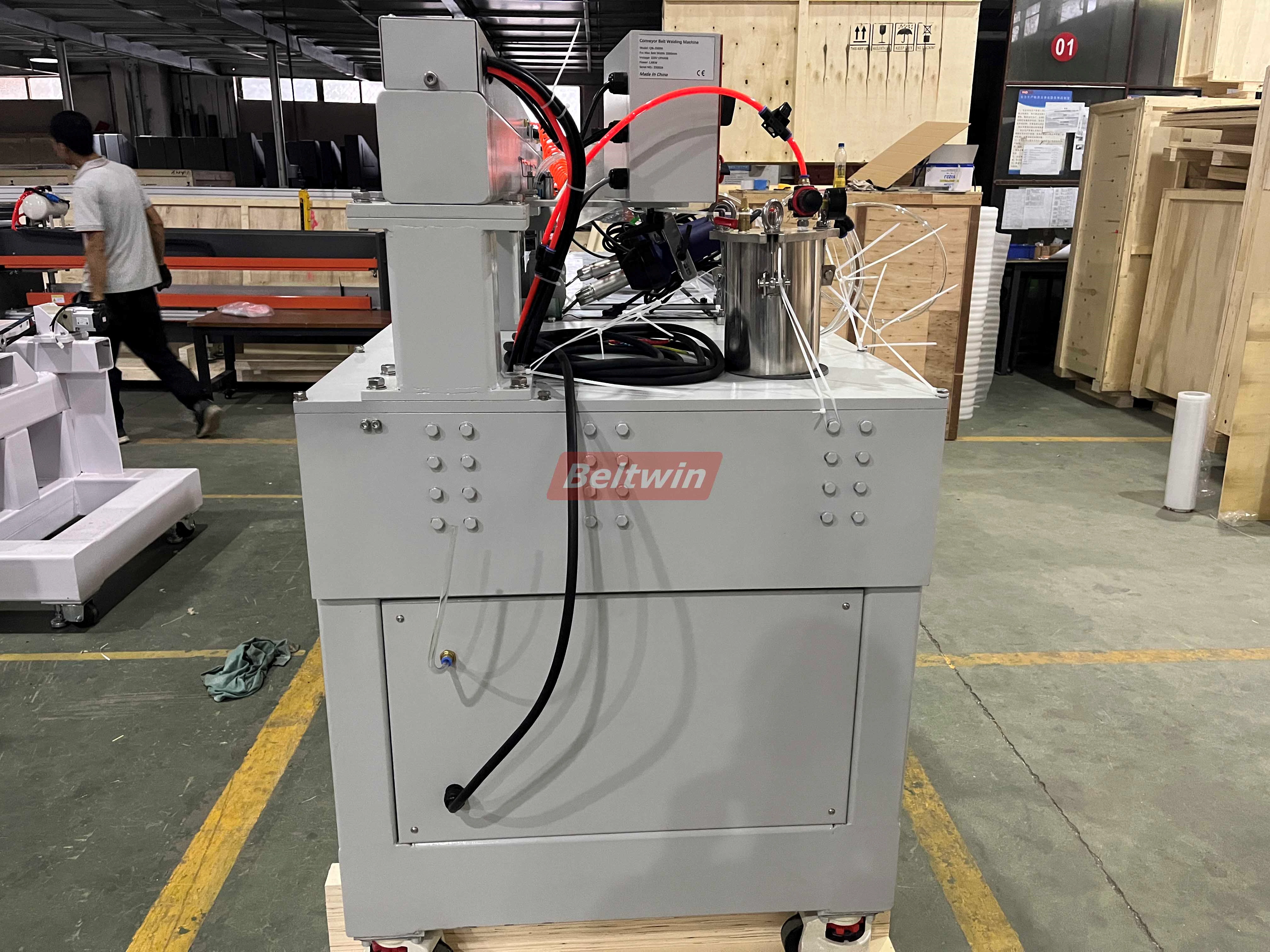 Máquina de soldadura de Prefiles QB1300H-2000H (Versión europea)