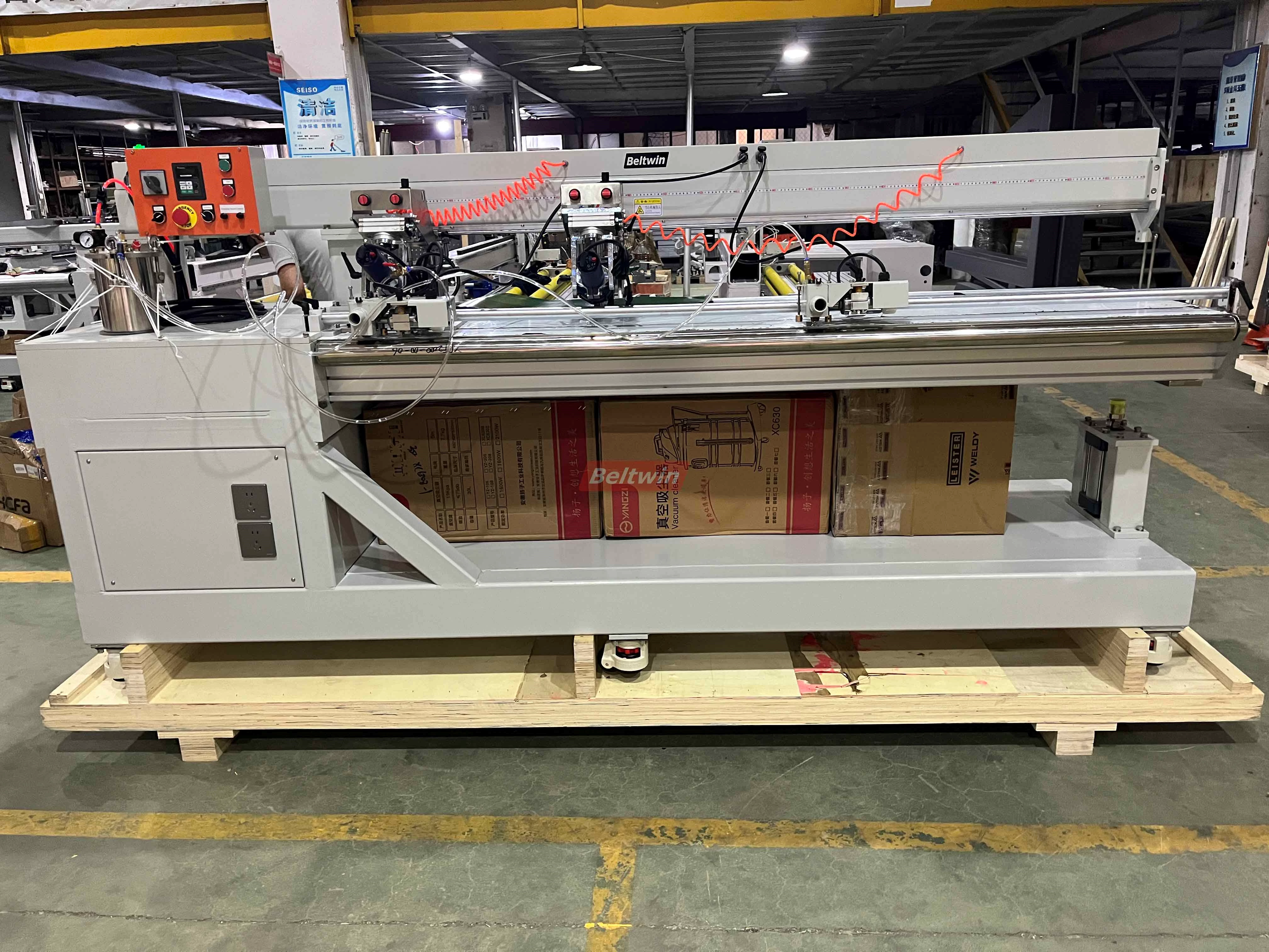 Máquina de soldadura de Prefiles QB1300H-2000H (Versión europea)