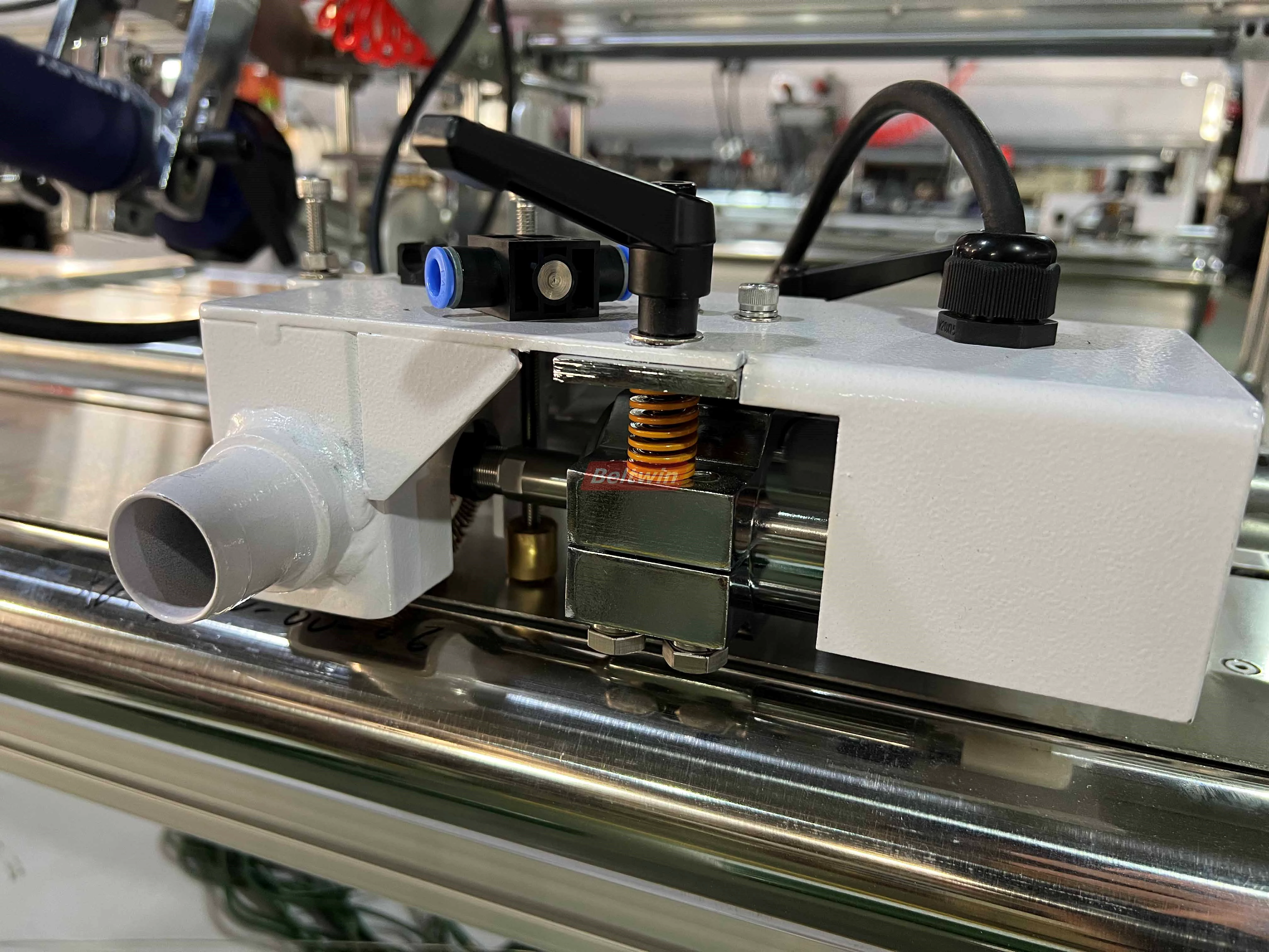 Máquina de soldadura de Prefiles QB1300H-2000H (Versión europea)