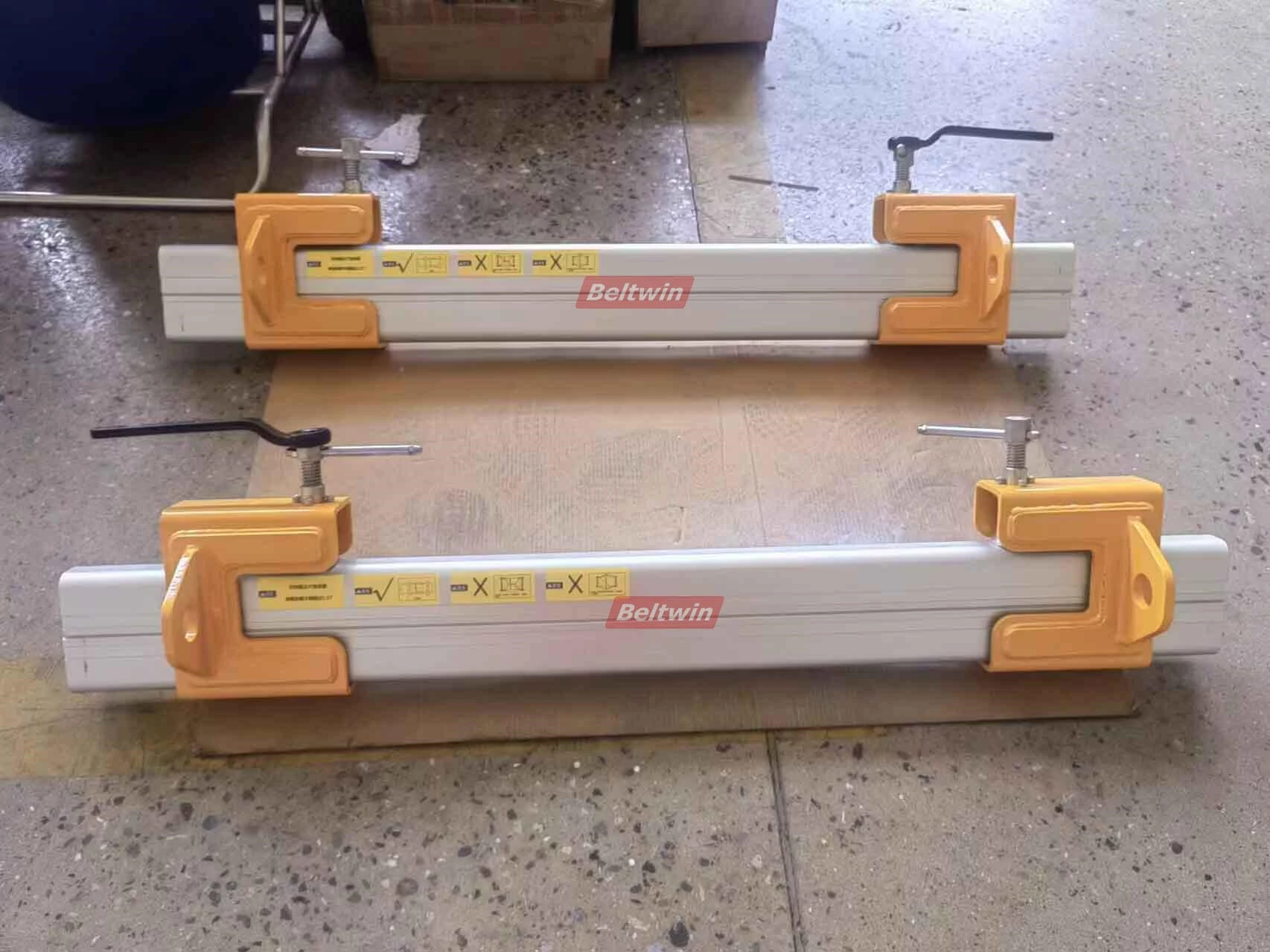 Mordazas para Banda Transportadora de Caucho con Cabeza Estática Fija