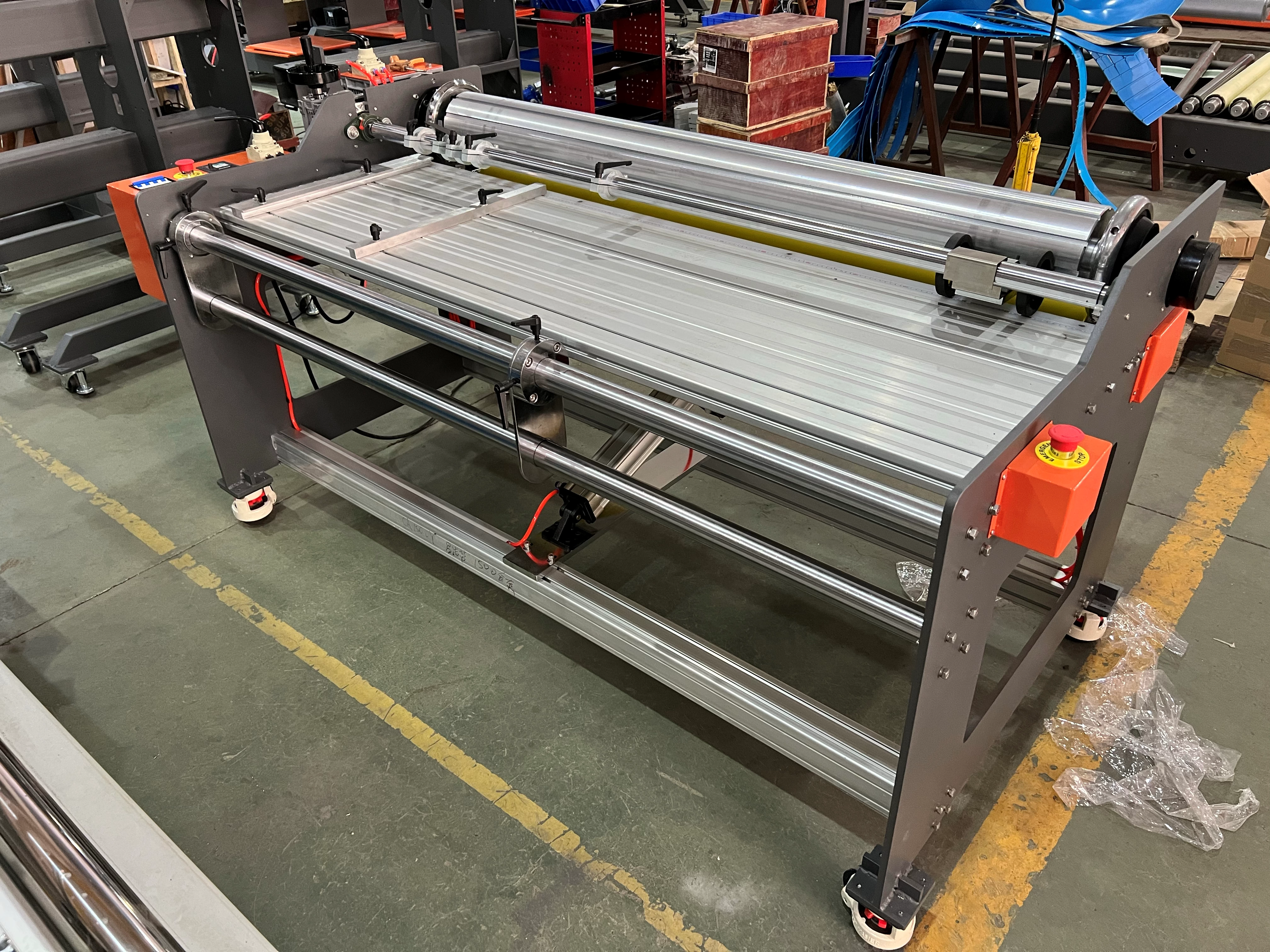 Professional conveyor belt slitting machine